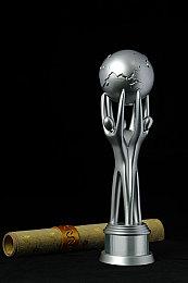 小岛秀夫发推：今年开始认真制作一个激进的实验性项目